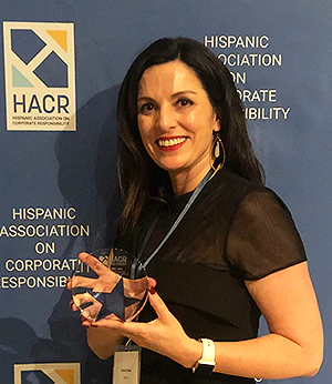 Denise Baek accepting the HACR 2019 Employment Award recognizing Medtronic's focus and results to have stronger Hispanic representation at all levels.