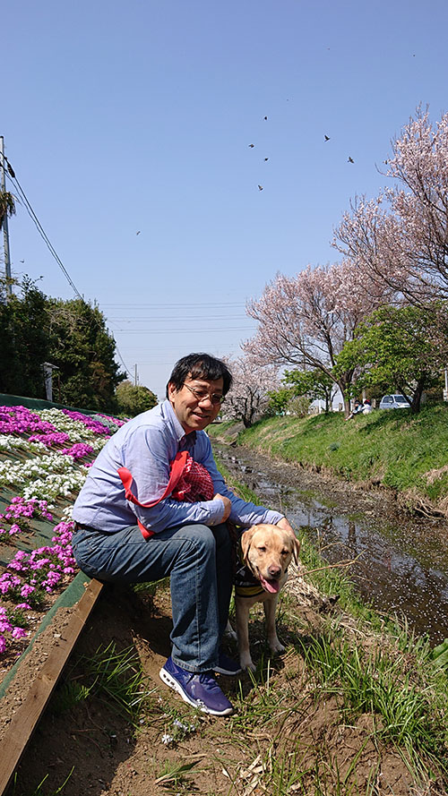 Kentaro pictured with his guide dog, Yreka.
